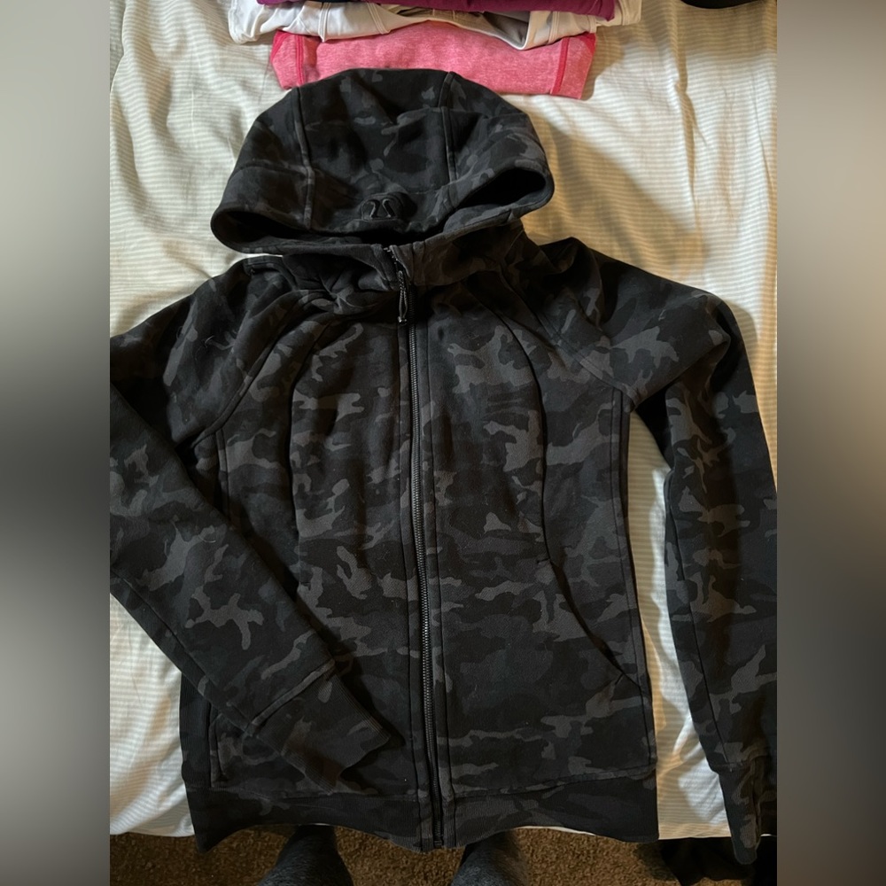 Lululemon full zip scuba